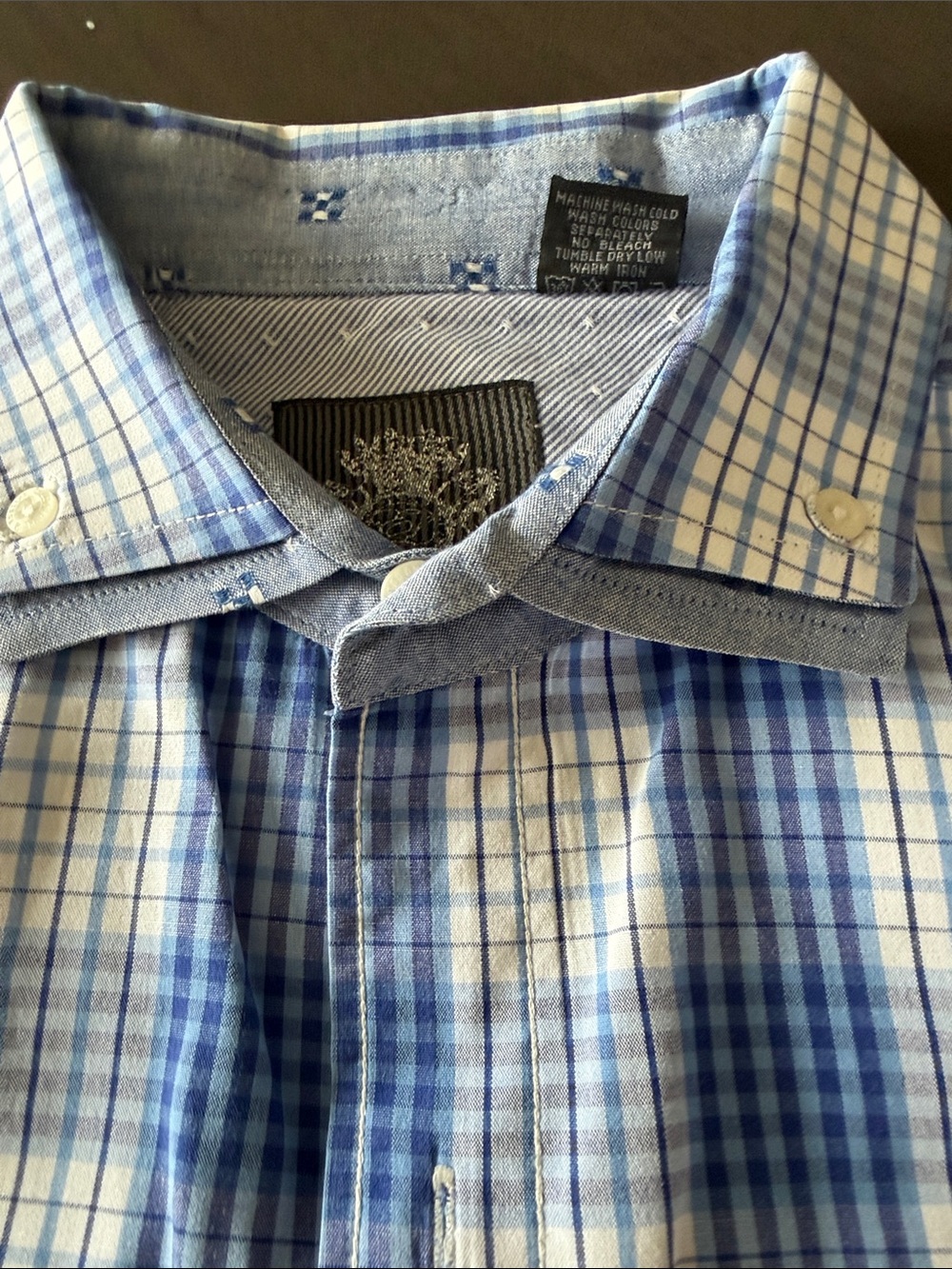English Laundry Black and White Crest Label Shirt Collar